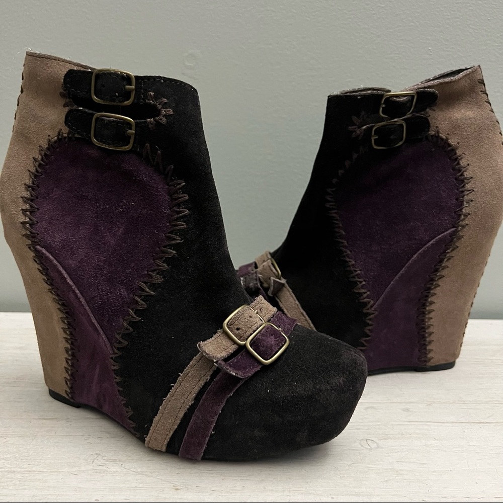 Restricted Leather Retro Styled Bootie Purple Black Tan Wedge Platform Size 7